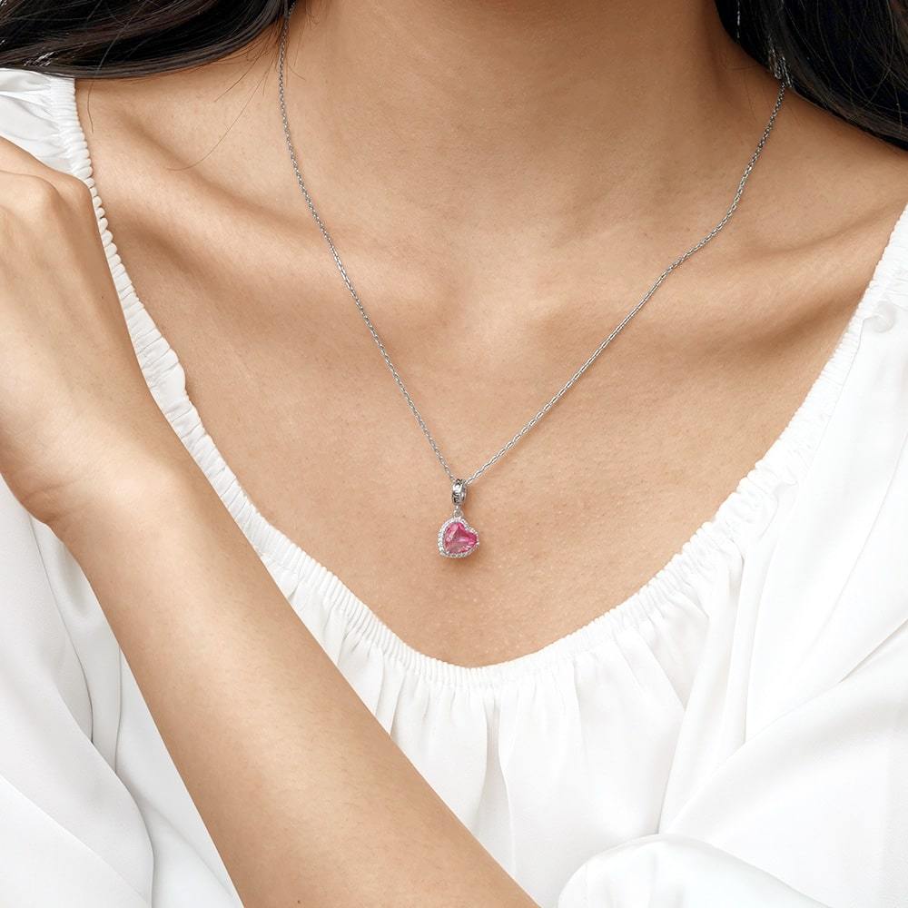 Gradient Pink Heart-shaped Pendant image number 4