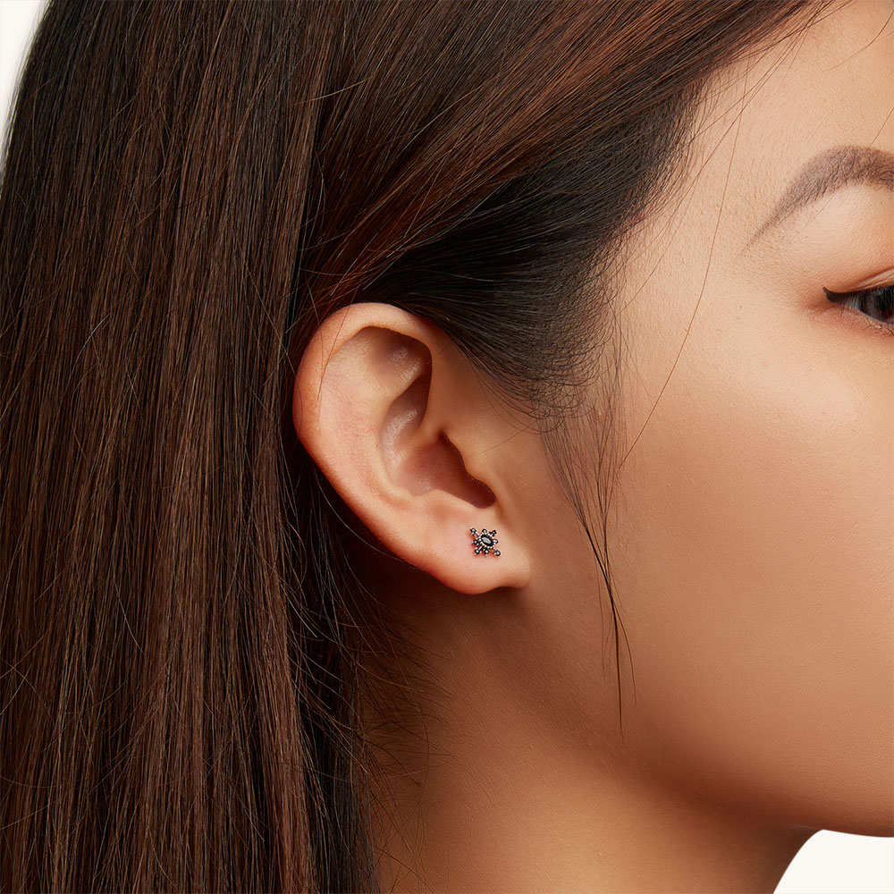 Black Star earrings image number 3