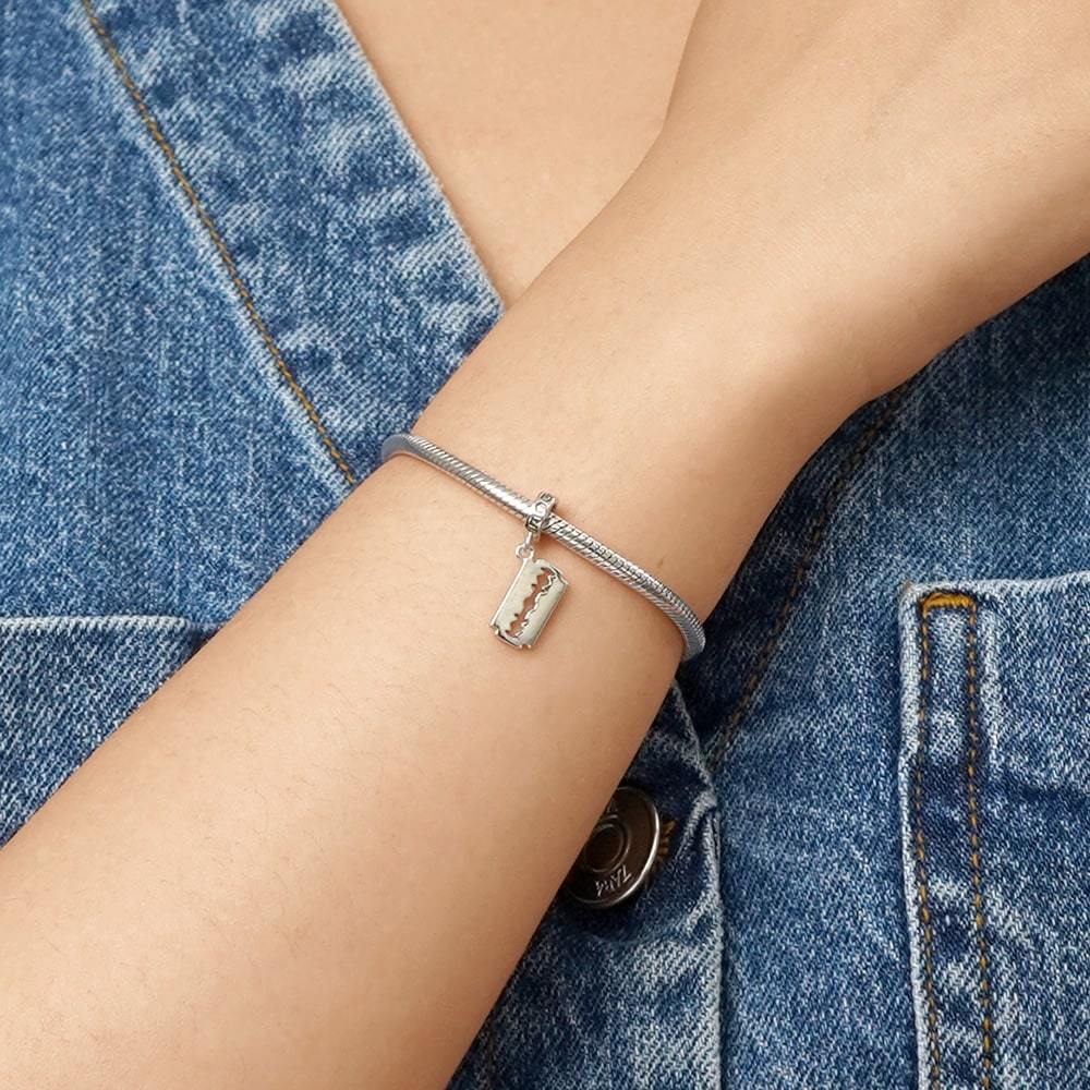 Blade Pendant image number 4