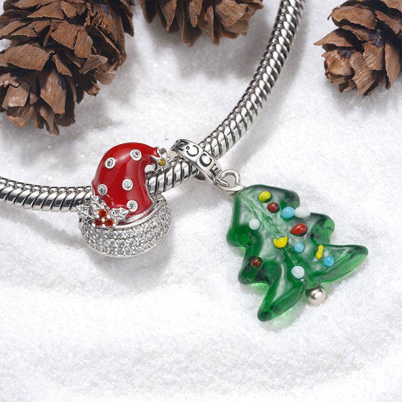 Christmas Hat Charm image number 1