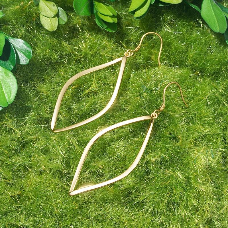 Hollow Twisted Dangle Earrings image number 3