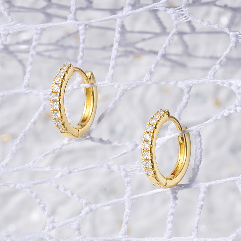 Round Diamond Stud Earrings image number 2