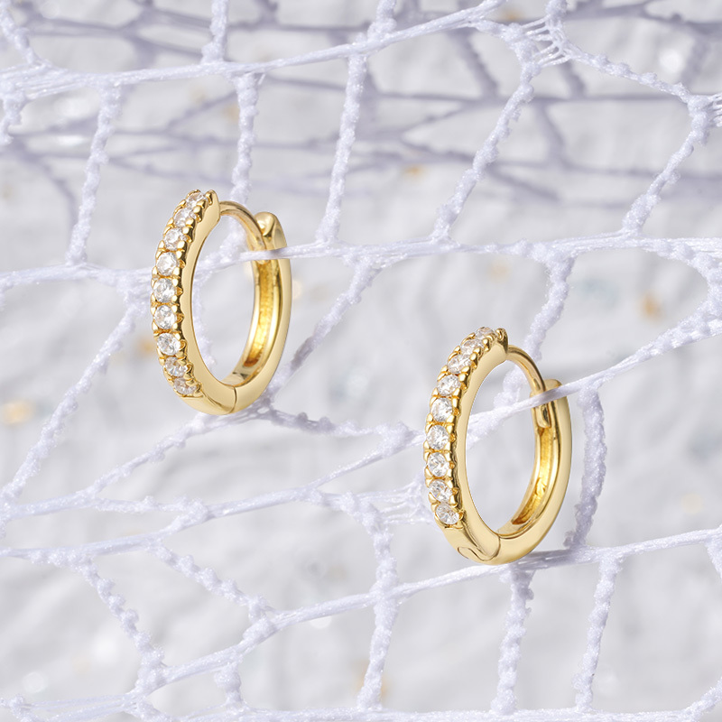 Round Diamond Stud Earrings image number 2