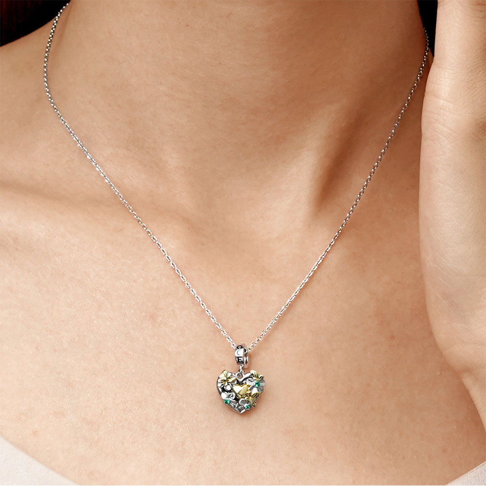 Butterfly Love Flower Pendant image number 4