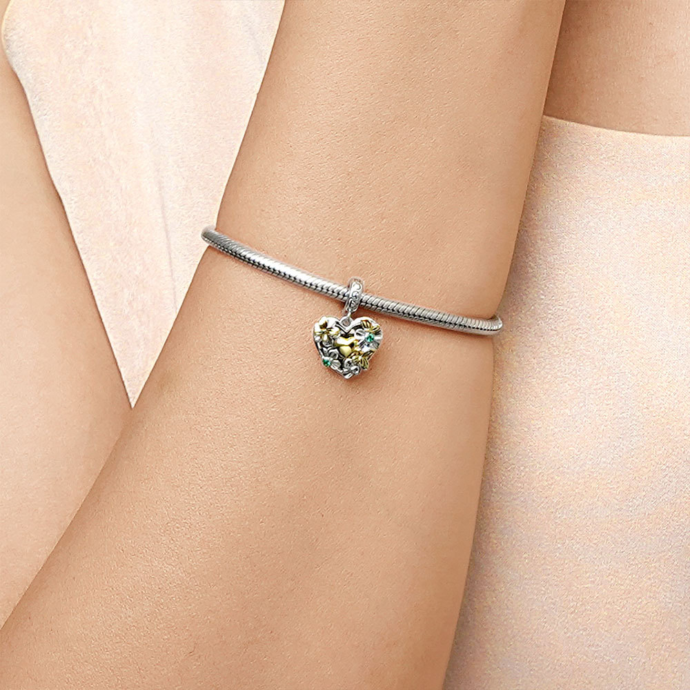 Butterfly Love Flower Pendant image number 6