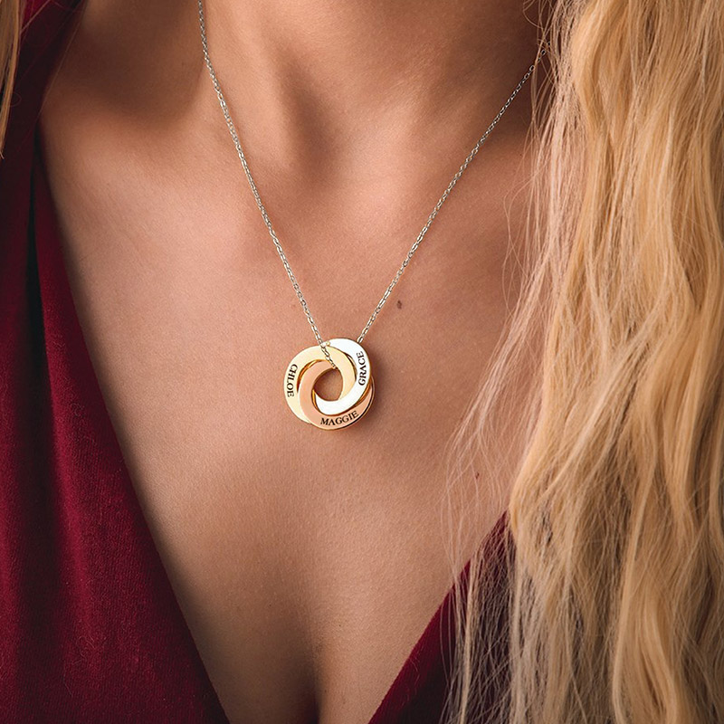 Engraved Names Round Necklace image number 2