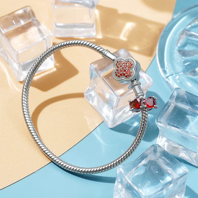 Red Lucky Clover Bracelet image number 2