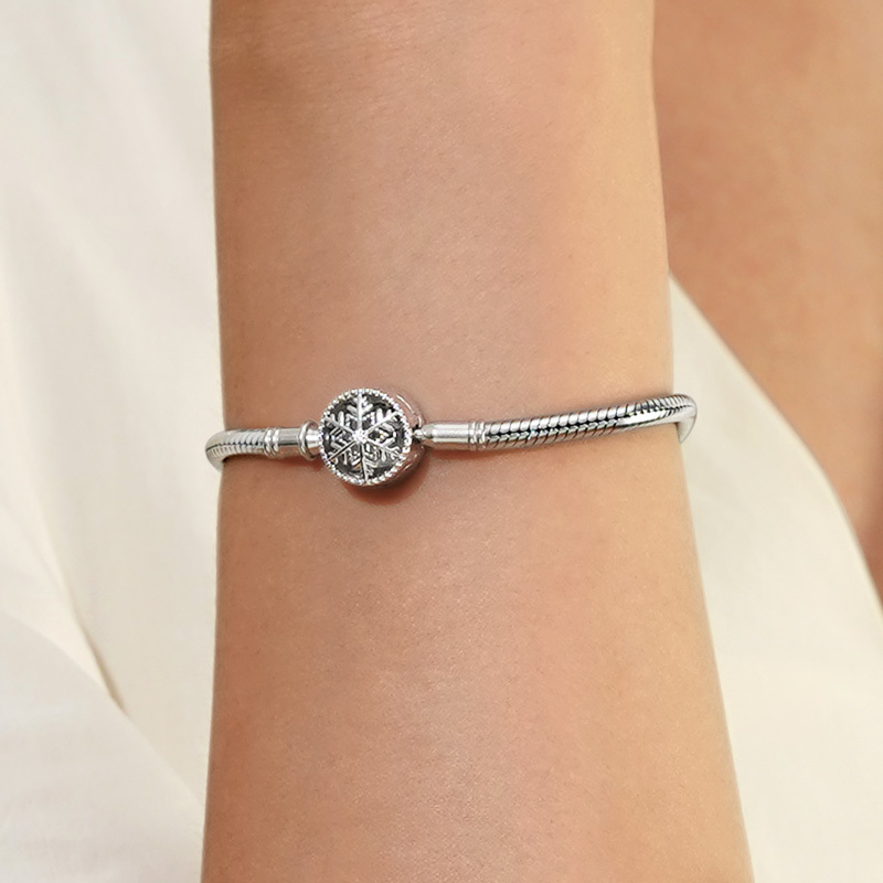Snowflake Basic Bracelet image number 4