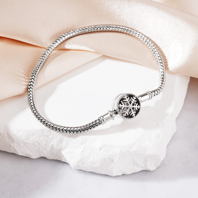 Snowflake Basic Bracelet image number 2