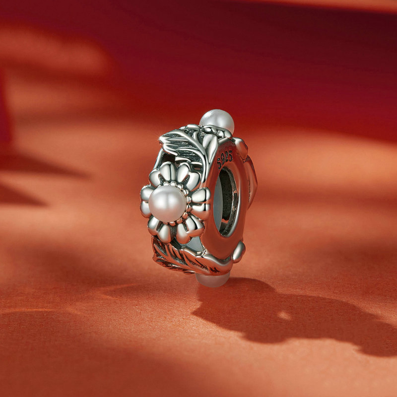 Daisy Stopper Charm image number 1