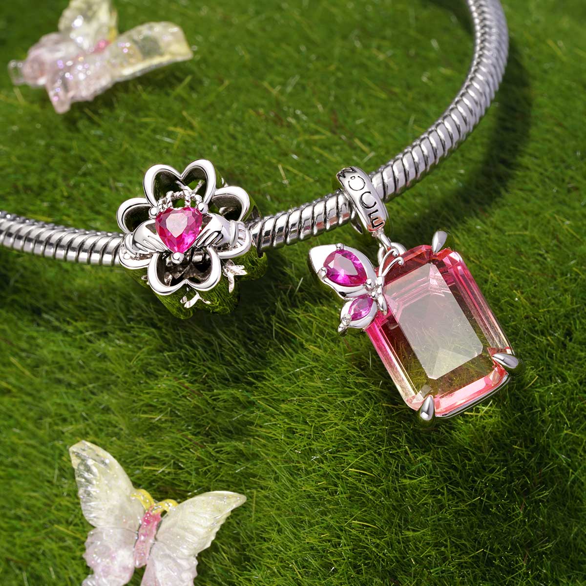 Red Love Crown Charm image number 1