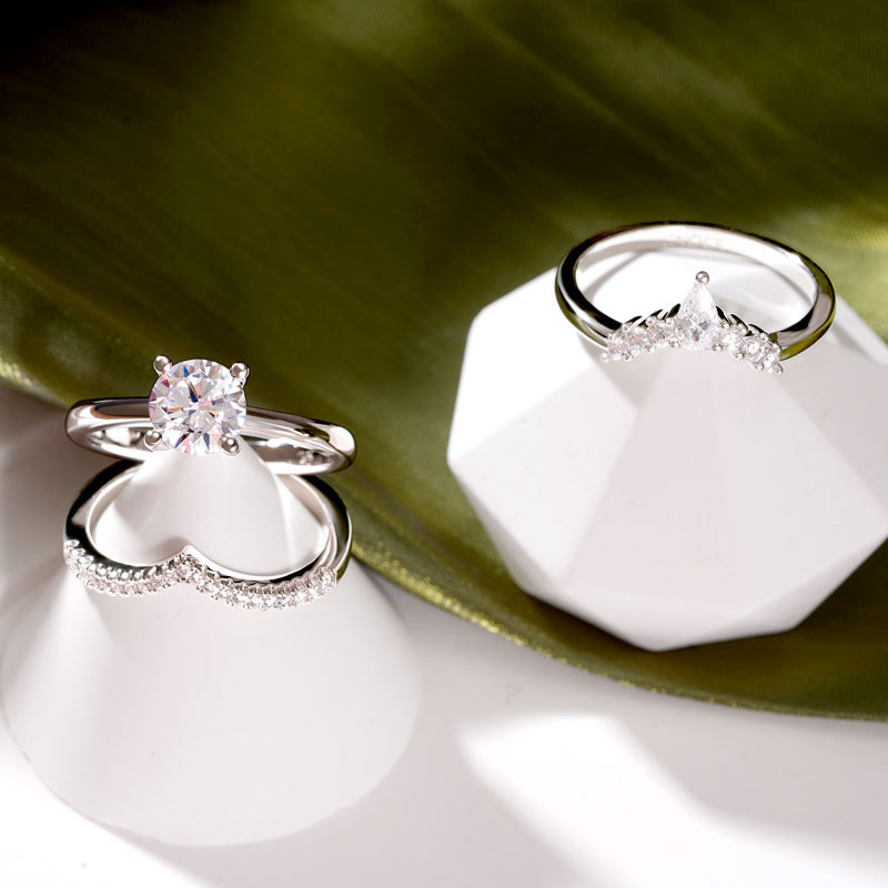 Round-cut Stackable Ring image number 1