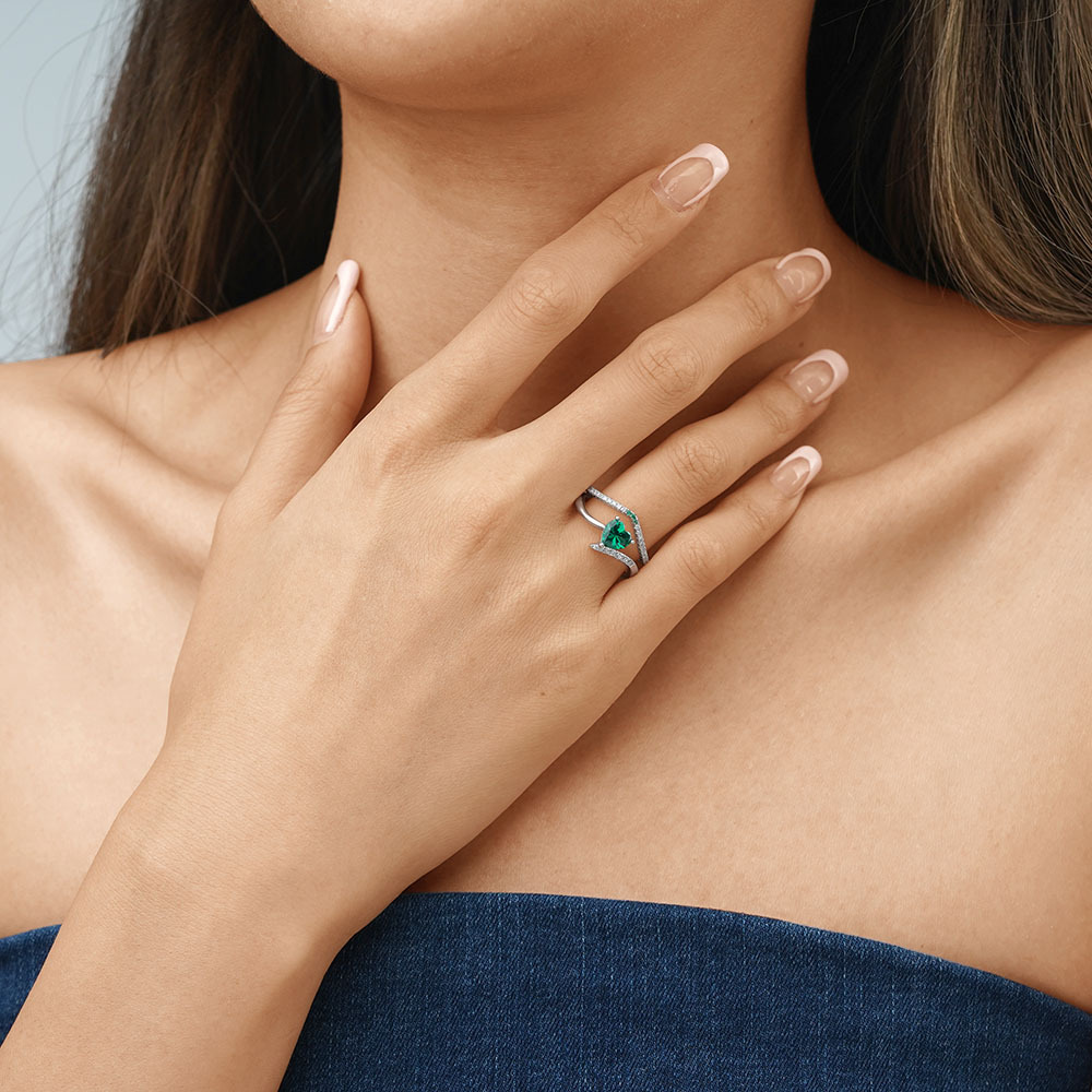 Emerald Heart Cut Ring image number 3
