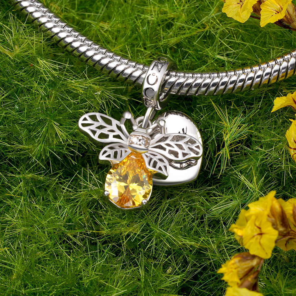 Engravable Bee Heart Pendant image number 1