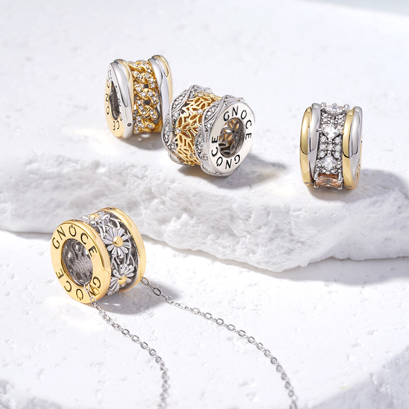 Flower Gems Necklace image number 2