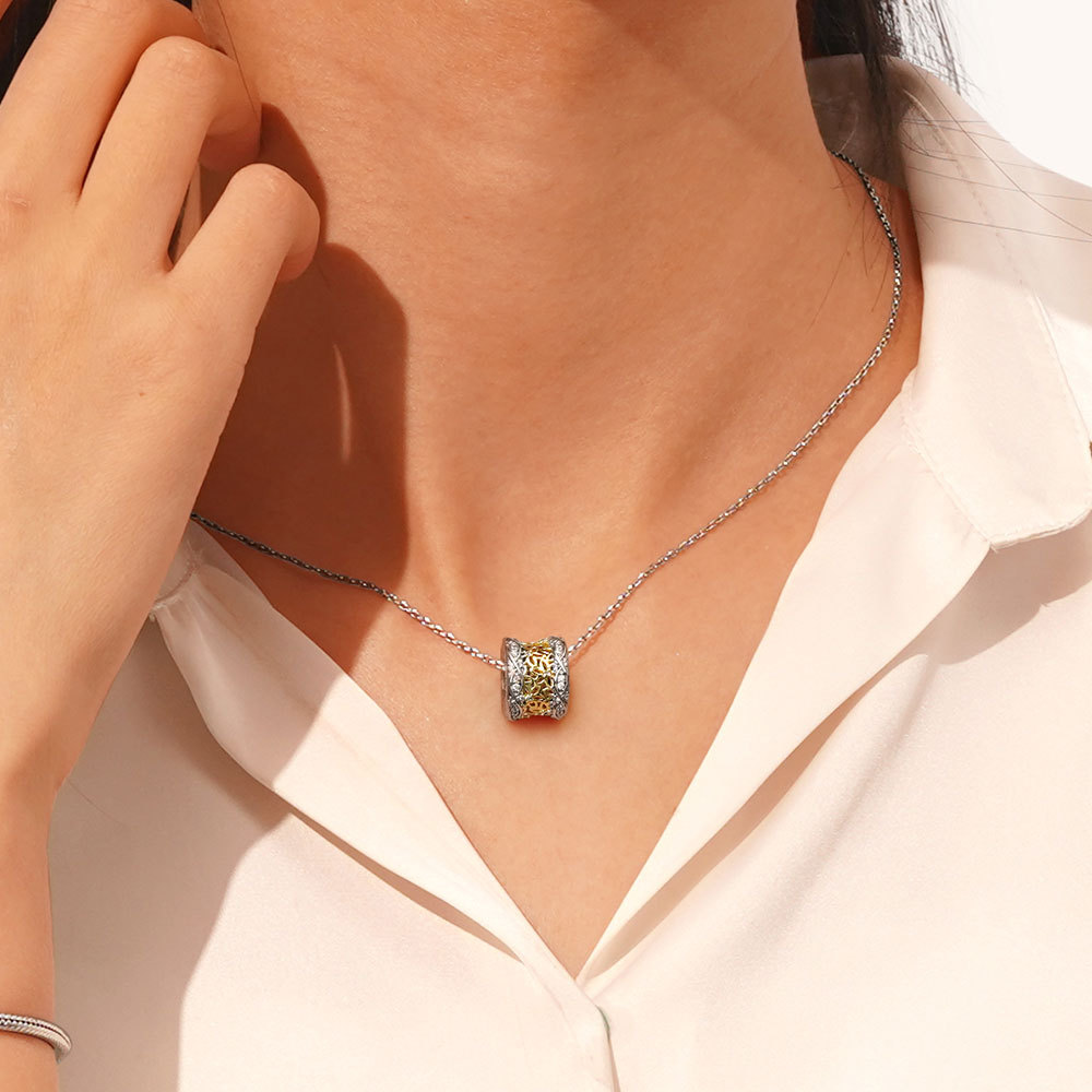 Flower Gems Necklace image number 4