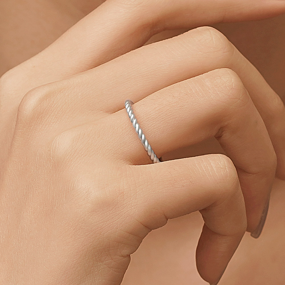 Twisted Simple Ring image number 4