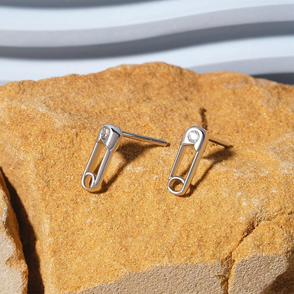 Paperclip Stud Earrings image number 2