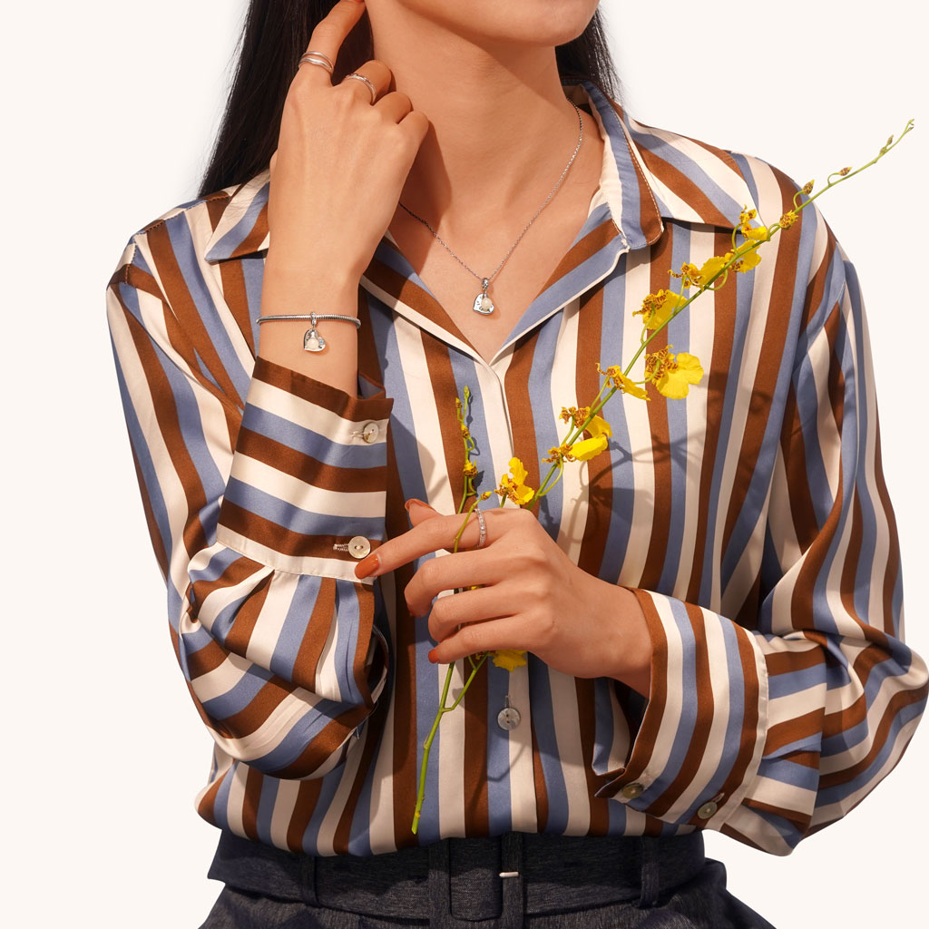 Light Bulb Glow-in-the-Dark Pendant image number 4