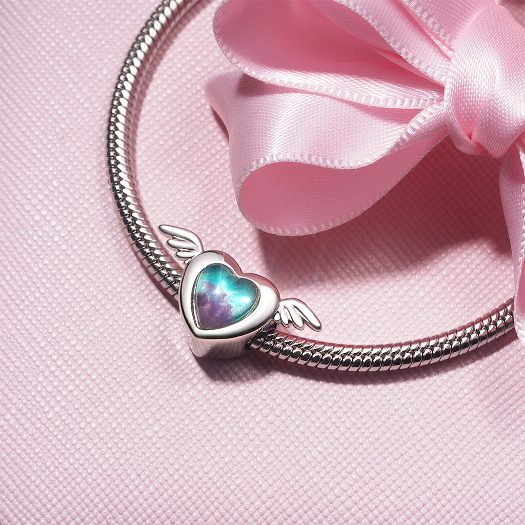 Wings of Love Charm image number 3