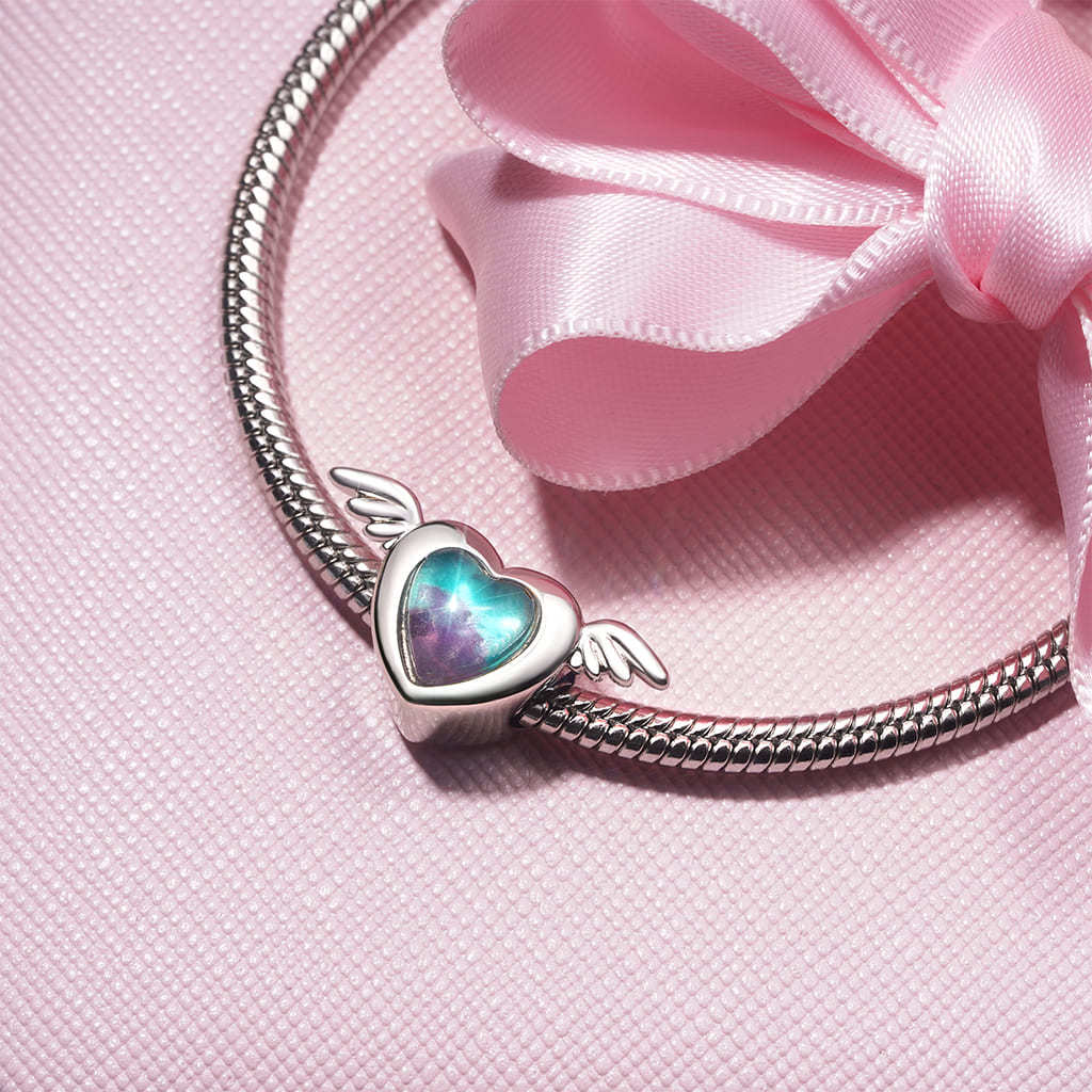 Wings of Love Charm image number 3