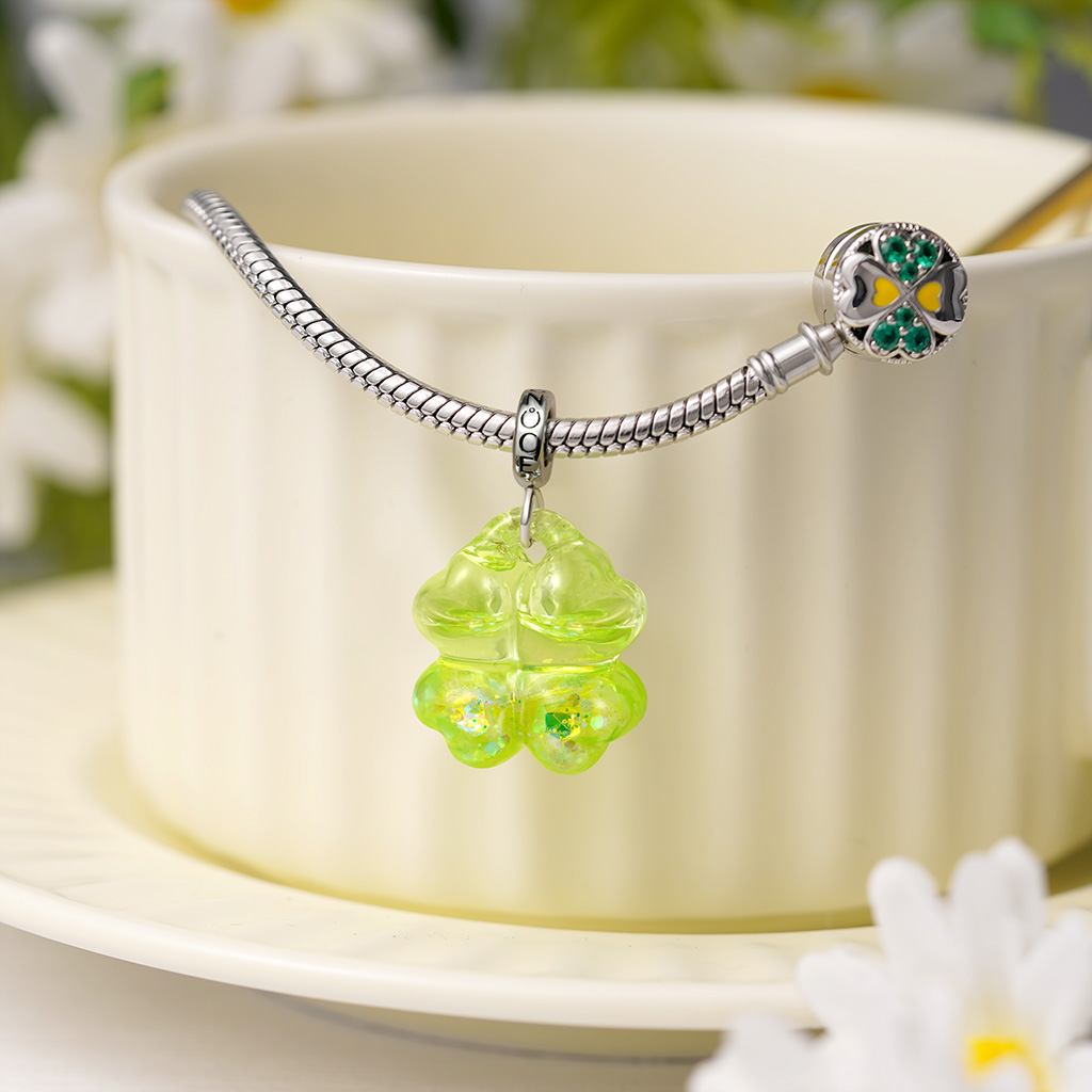Glitter Four-leaf Clover Pendant image number 2