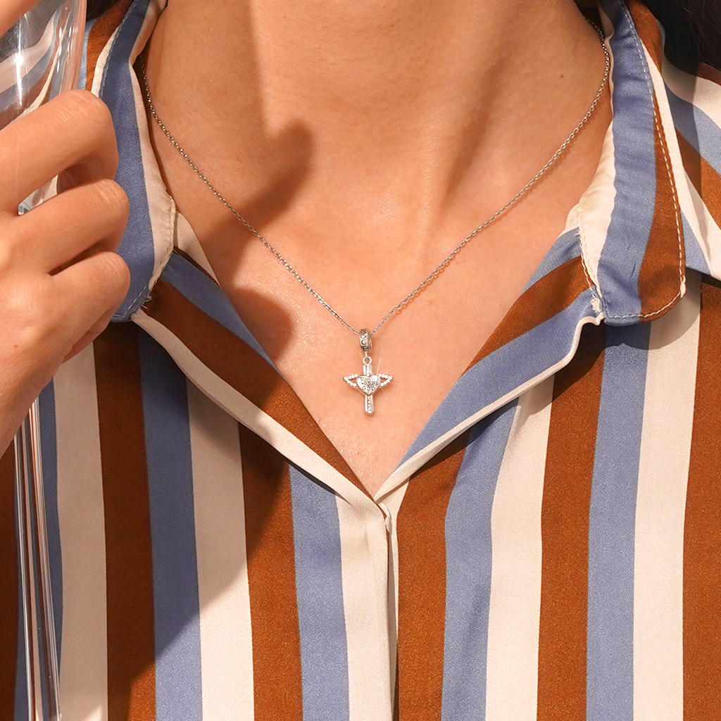 Religious Heart Pendant image number 5