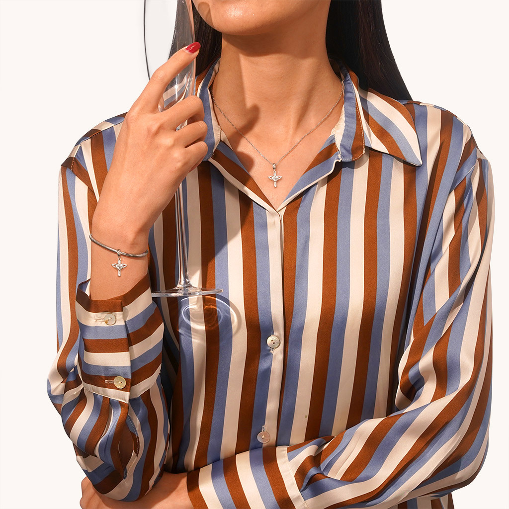 Religious Heart Pendant image number 4