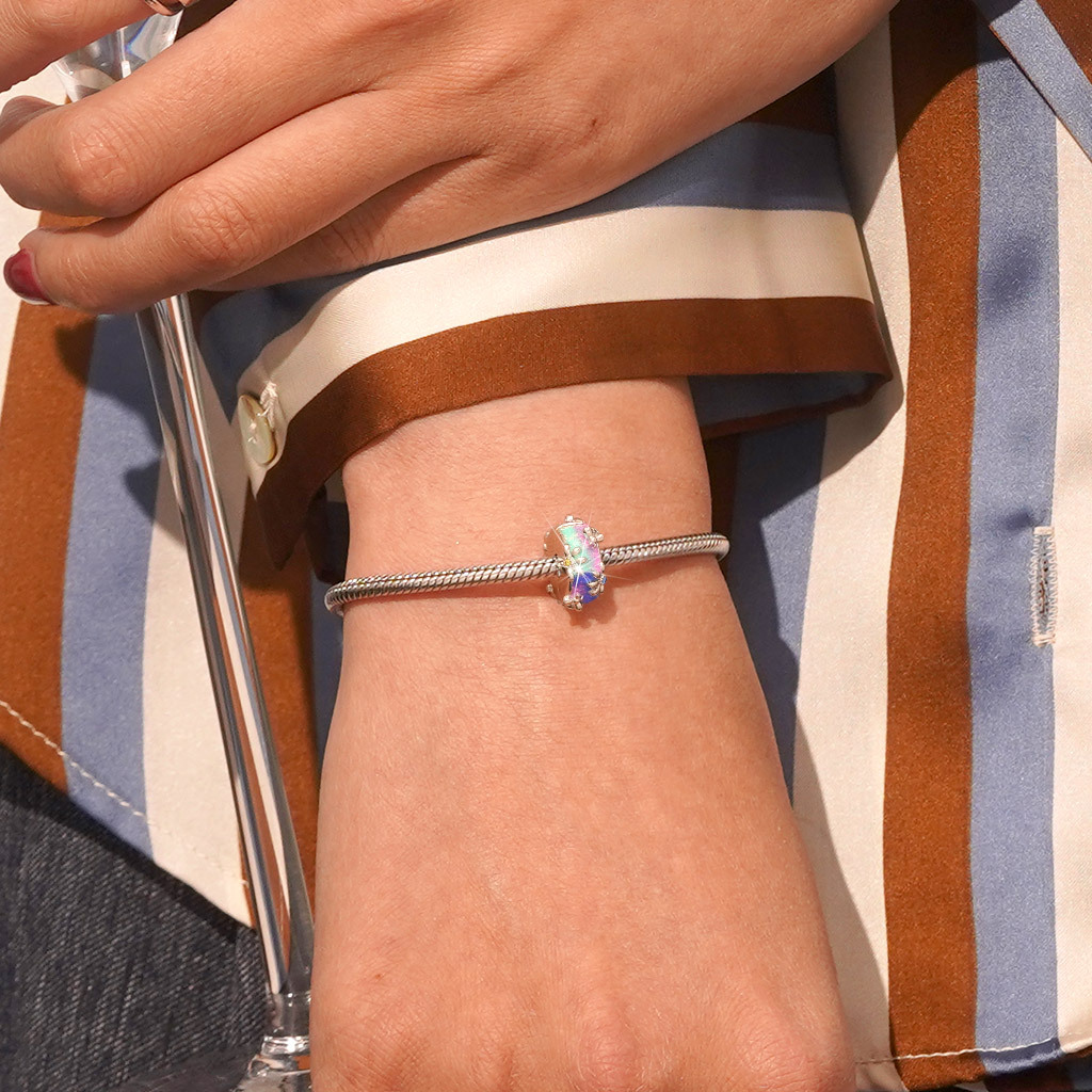 Bee Daisy Colorful Charm image number 4