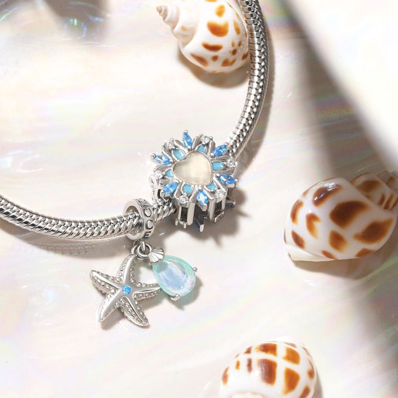 Color-changing Snowflake Charm image number 3