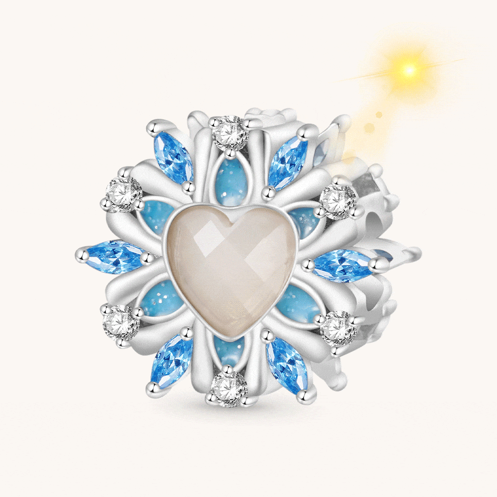 Color-changing Snowflake Charm image number 0