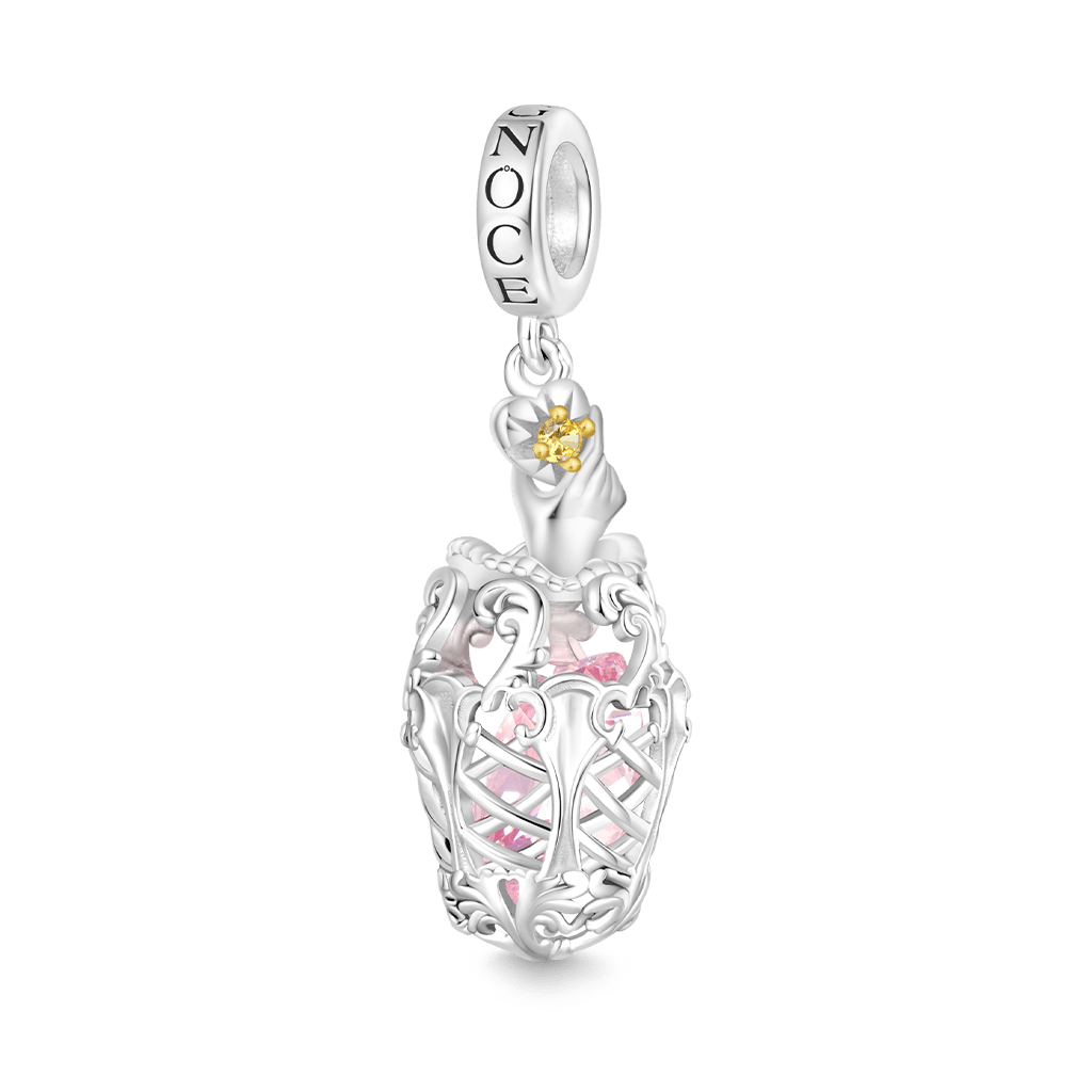 Queen Pendant image number 0