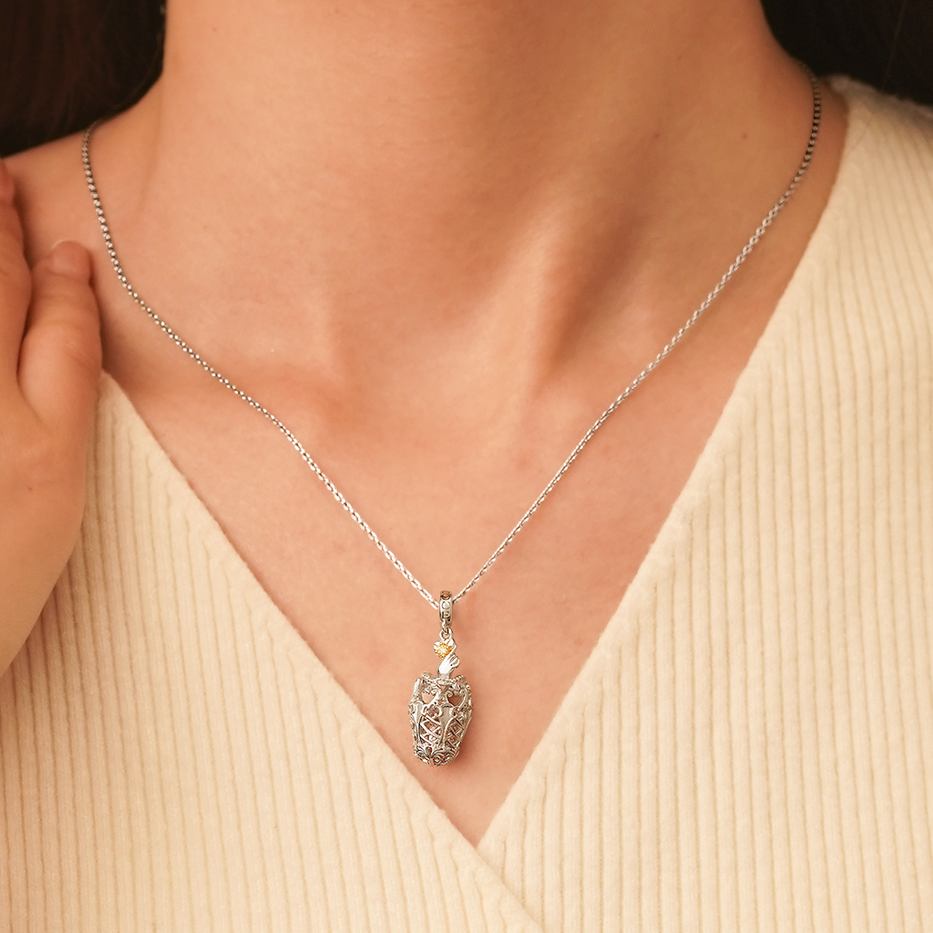 Queen Pendant image number 4