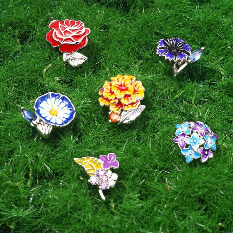 Tagetes Erecta Stud Earrings image number 2