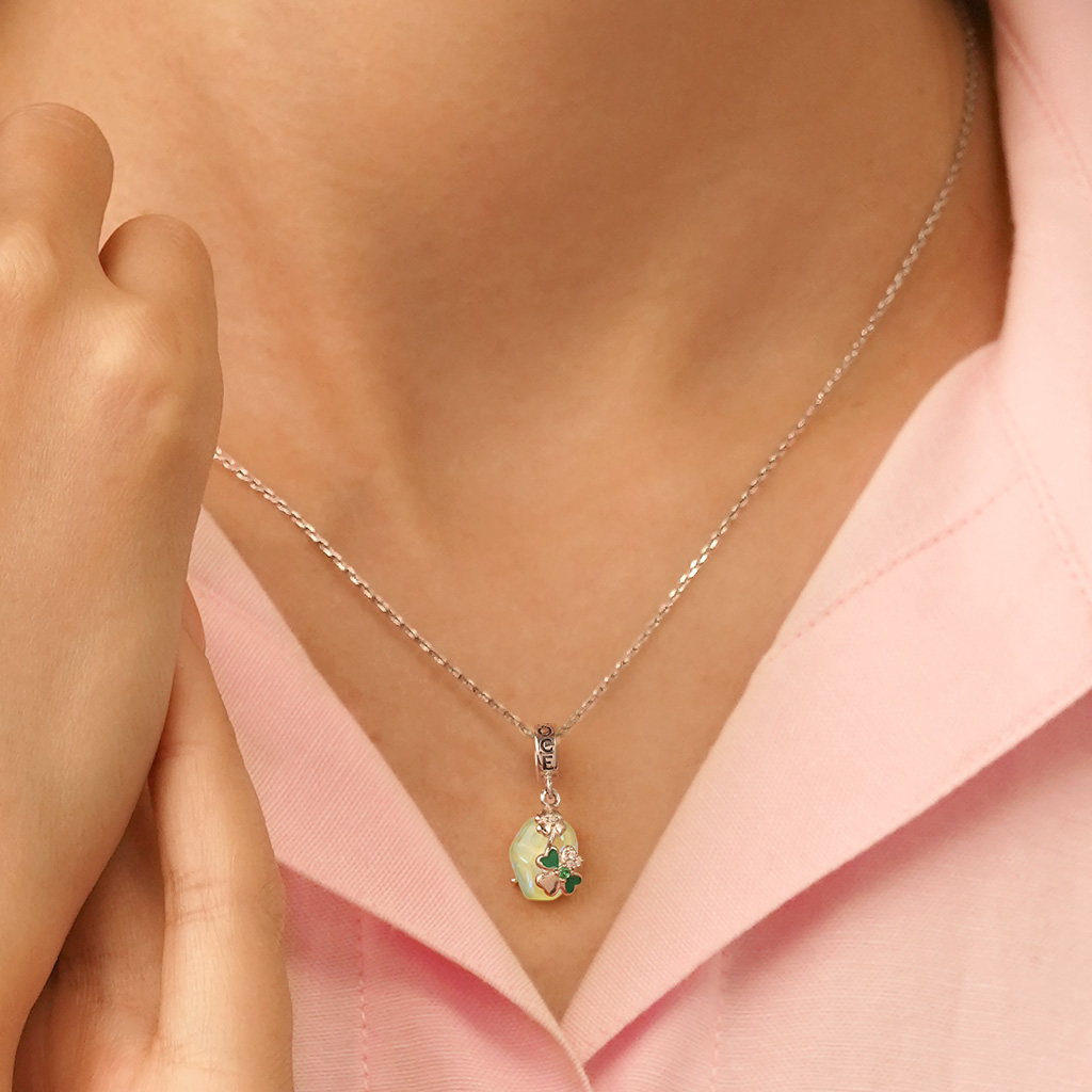 Four-leaf Clover Pendant image number 4