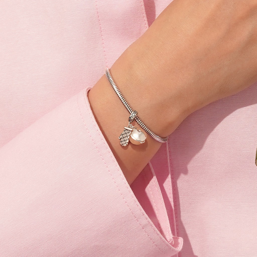 Kitchenware Gloves & Pot Pendant image number 5