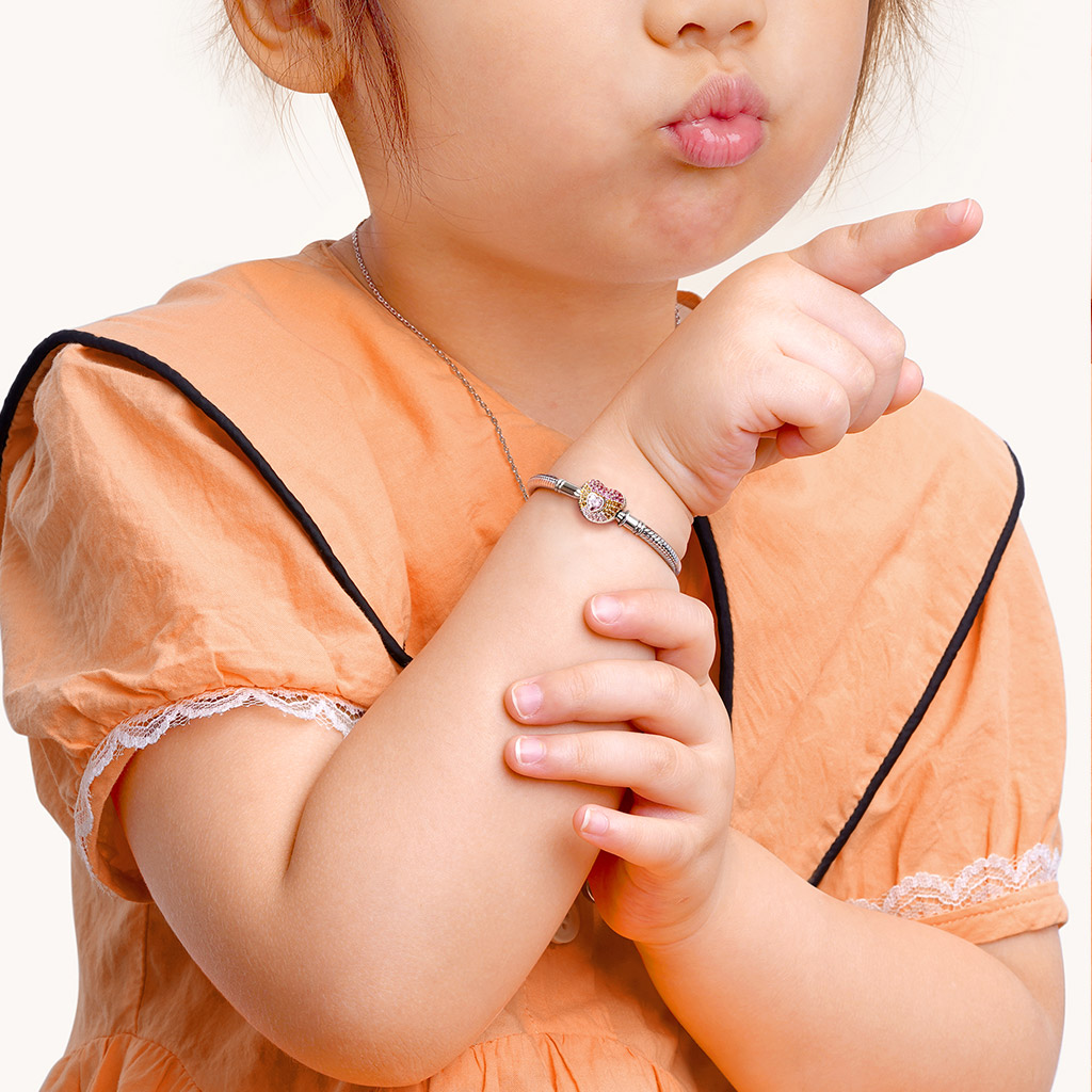 Heart Engravable Basic Bracelet image number 3