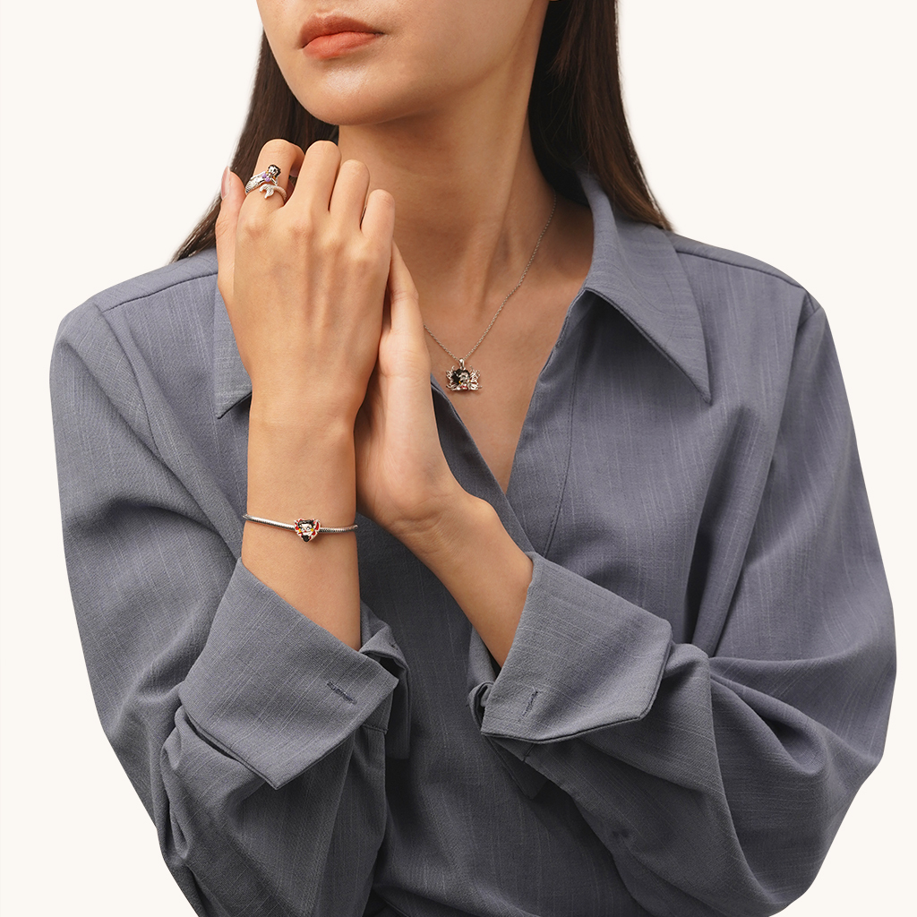 'ZOMBIE LOVE' Betty Boop Heart Charm image number 3