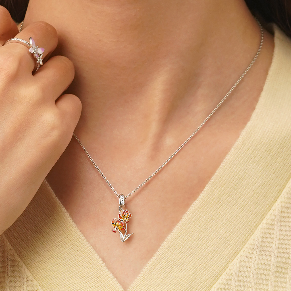 Superb Lily Pendant image number 4