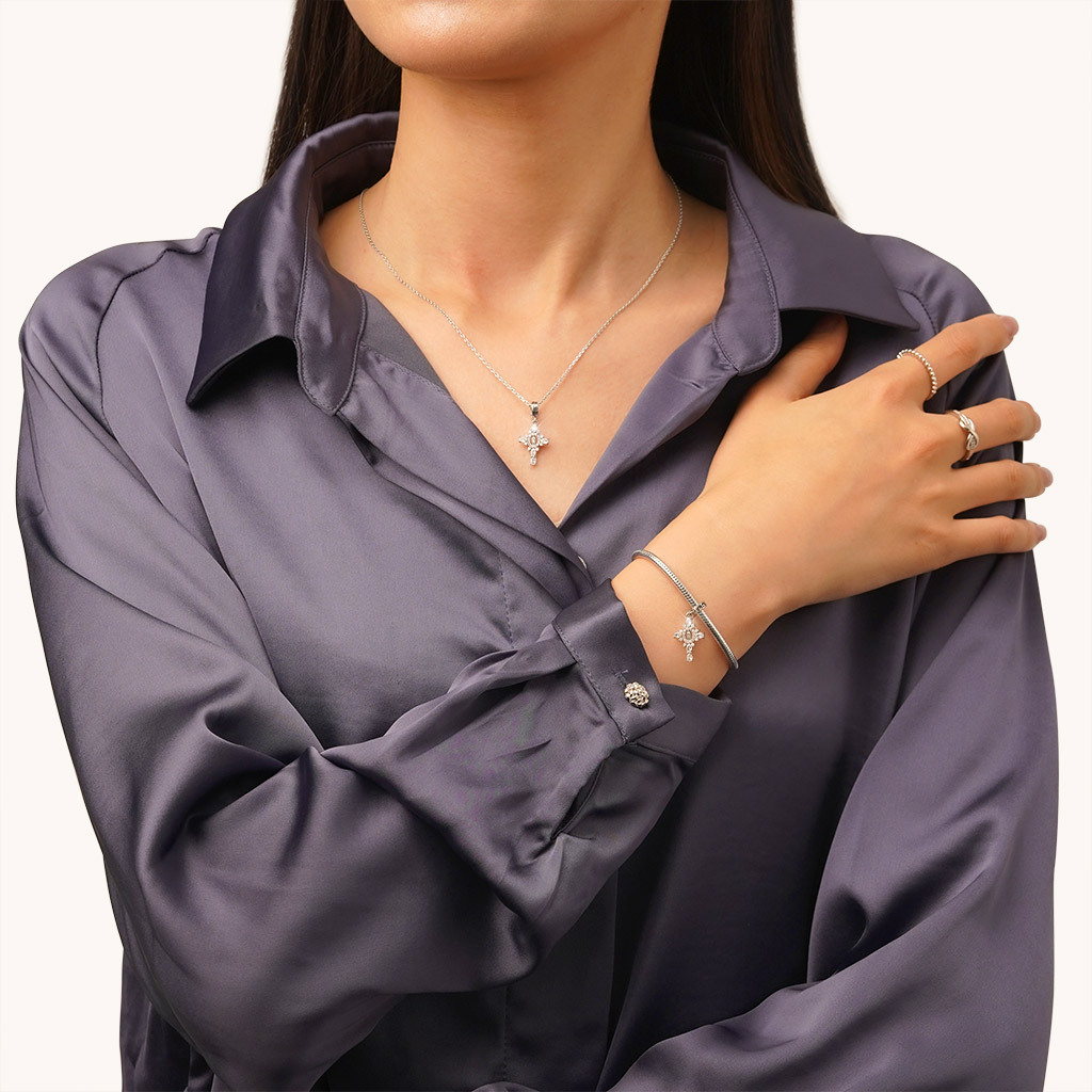 Virgin of the Cross Pendant image number 3