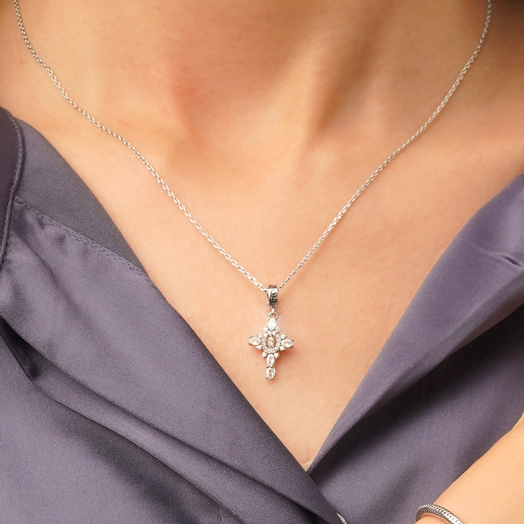 Virgin of the Cross Pendant image number 4