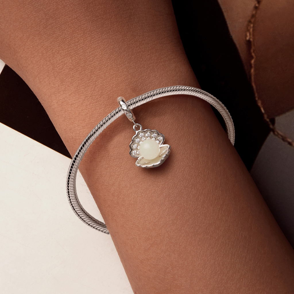 Shell Glow-in-the-Dark Pendant image number 5