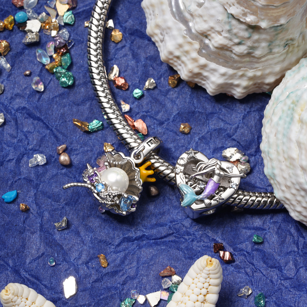 Undersea Treasure Shell Pendant image number 2