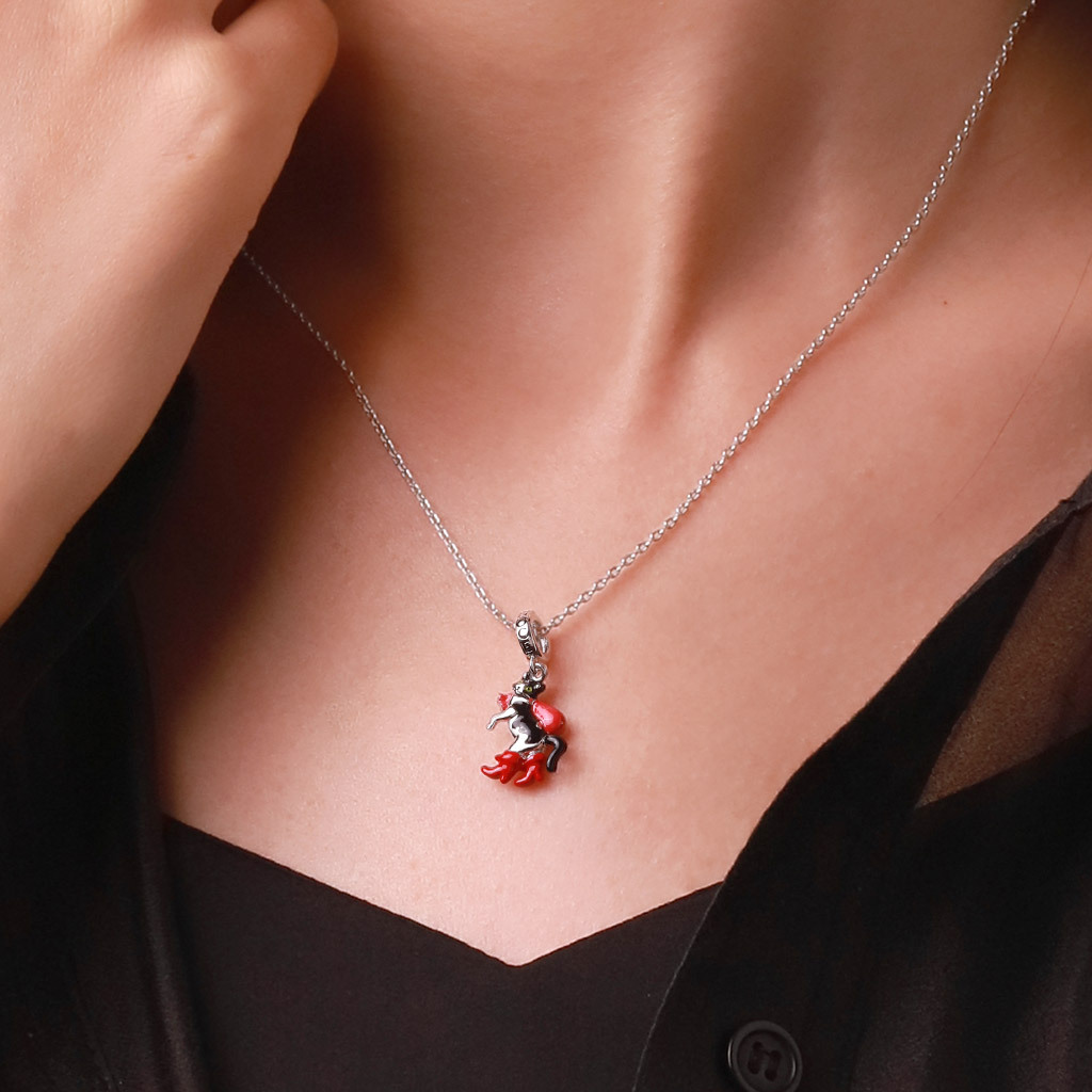 Puss In Boots Red Bag Pendant image number 4