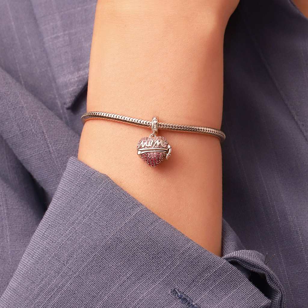 Openable 'MOM' Heart Gift Pendant image number 6