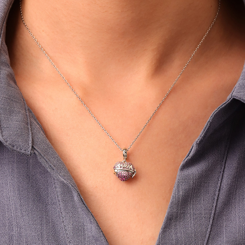 Openable 'MOM' Heart Gift Pendant image number 5