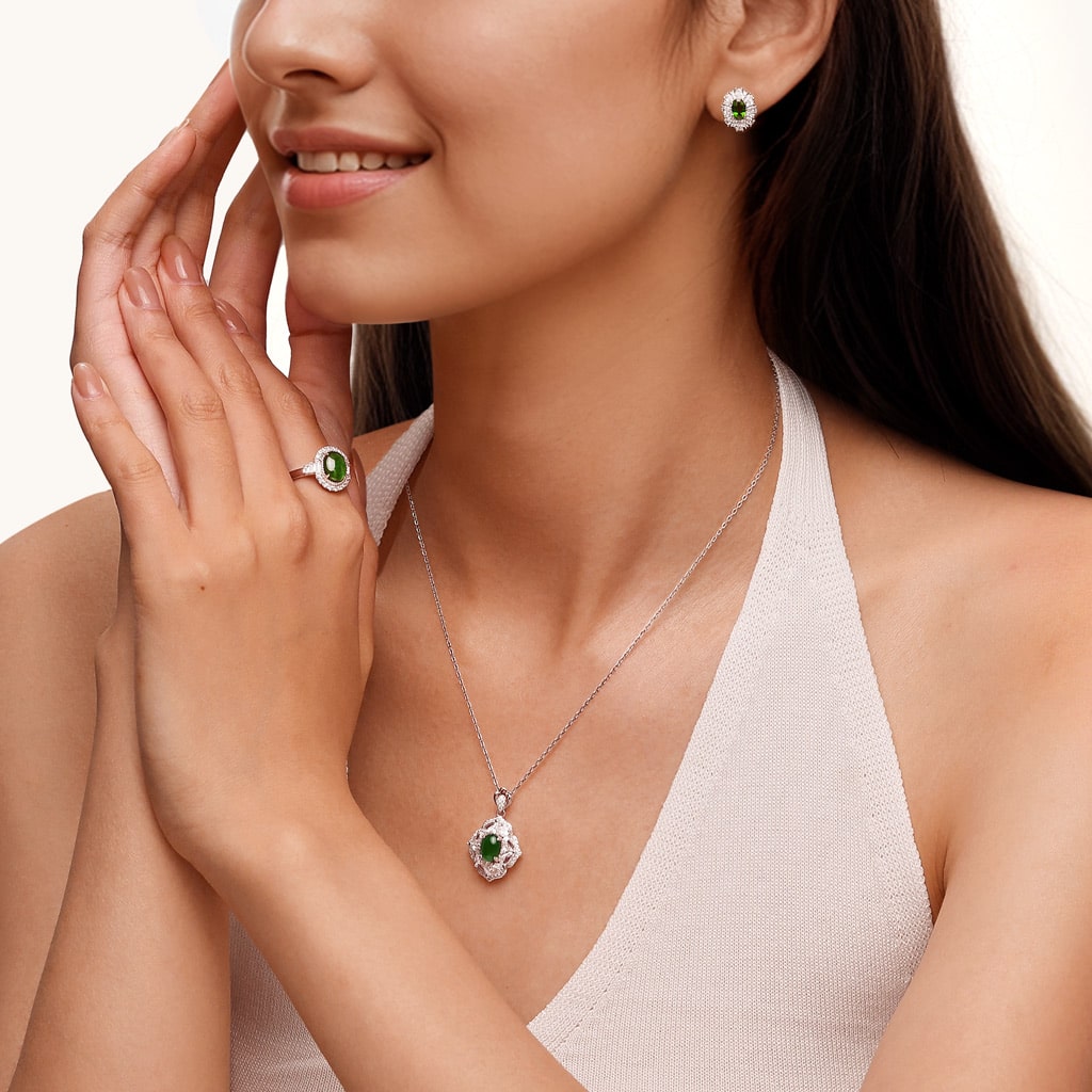 Natural Cabochon Vivid Jadeite Necklace image number 3