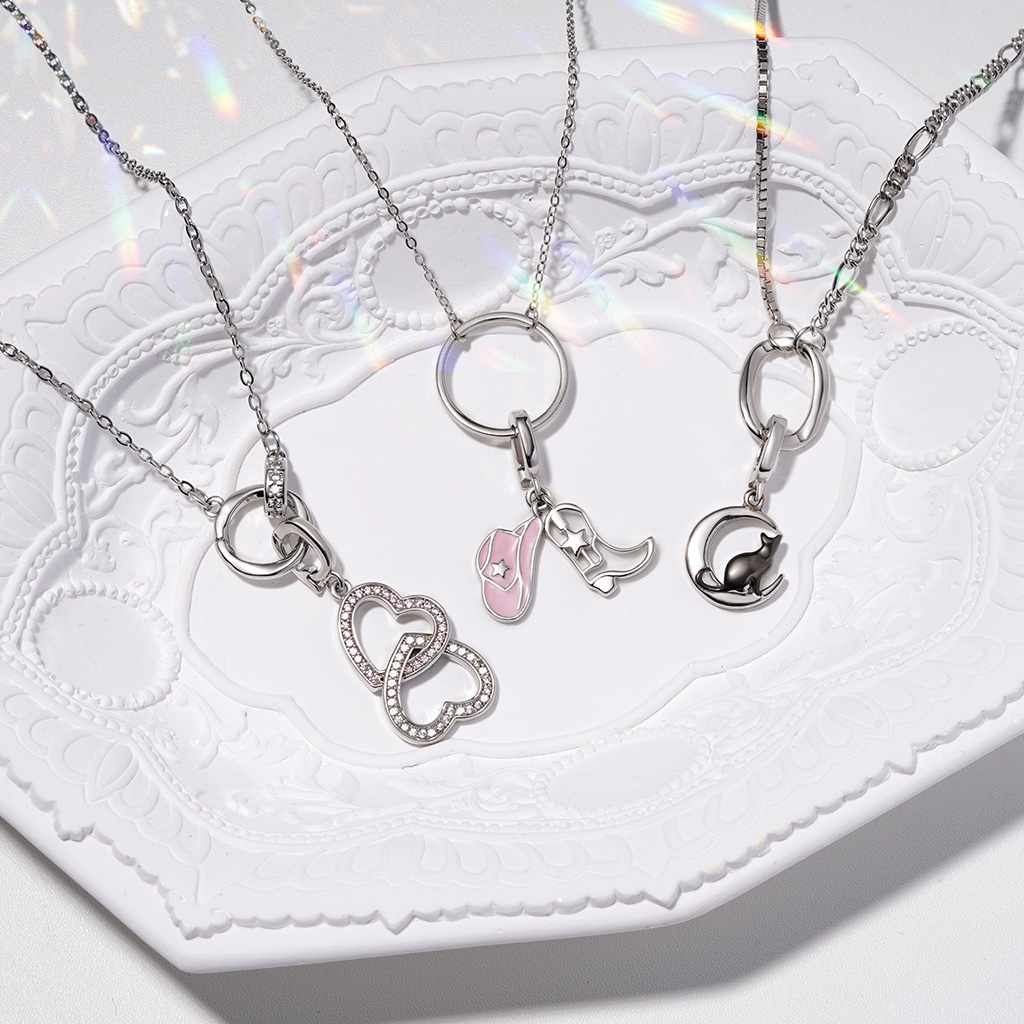 Simple Circle Link Necklace image number 3