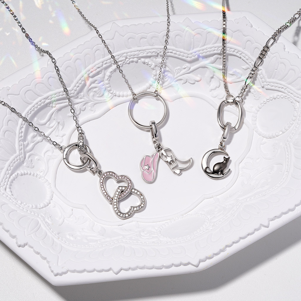 Simple Circle Link Necklace image number 3