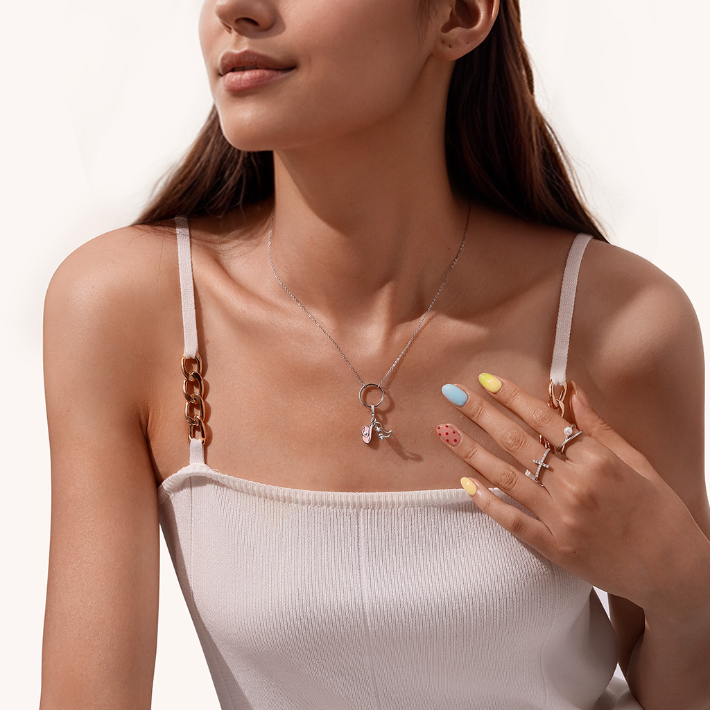 Simple Circle Link Necklace image number 4